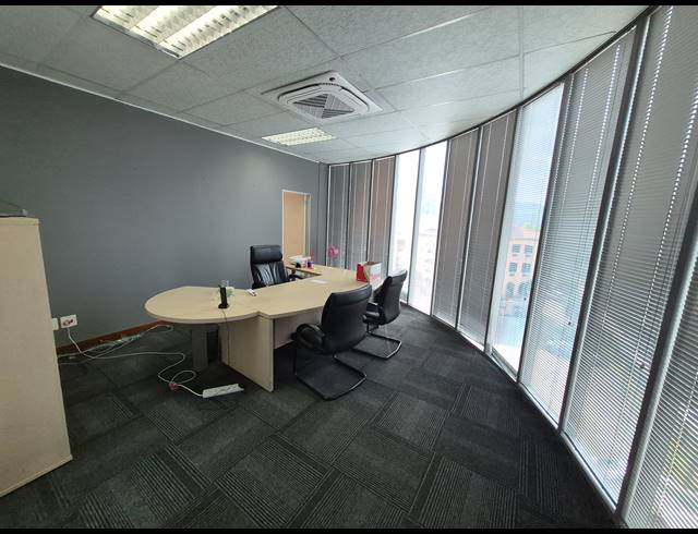 584M² OFFICE TO LET IN BRUMA